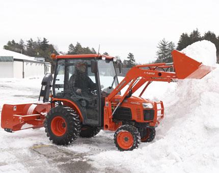 b-series-b3030-loader-snow.jpg